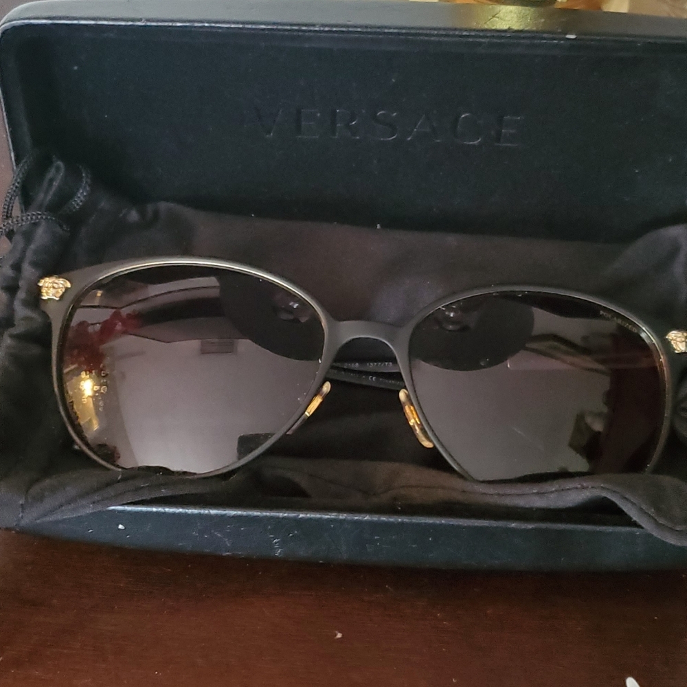 Versace Polarized Medusa Sunglasses Nice!